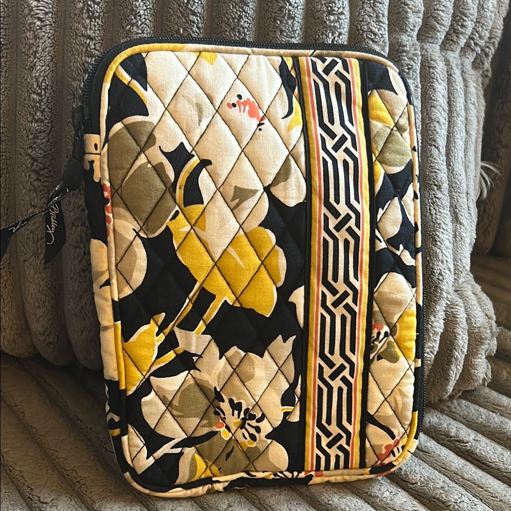 Vera Bradley E-Reader Tablet Sleeve Bag Clutch in Dogwood Quilted Design